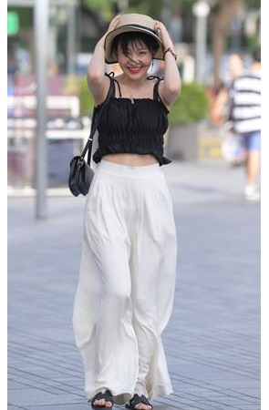 白色长裤妹子(42P)