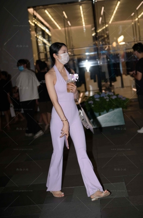 淡紫色连体紧身长裤