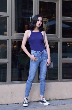 搭讪紧牛可爱的邻家小妹