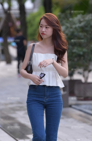 清甜的紧牛美女