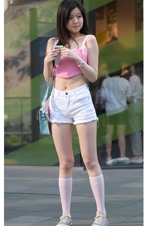 白色热裤美女(195P)