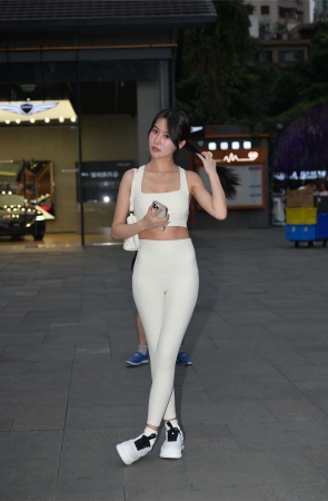 白色瑜伽运动装