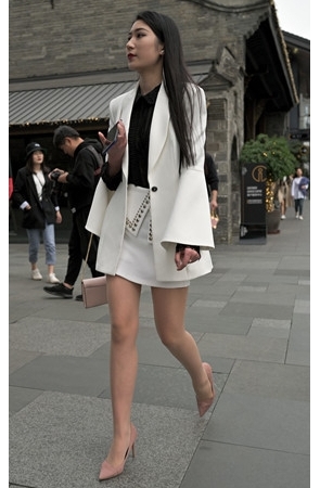 漂亮的气质美女(97P)[1.4G/JPG]