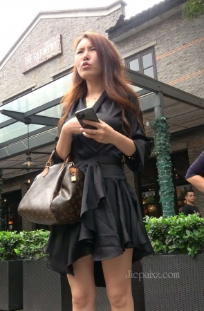 4K – 街拍米色高跟美妇 [1.71 GB/MP4]