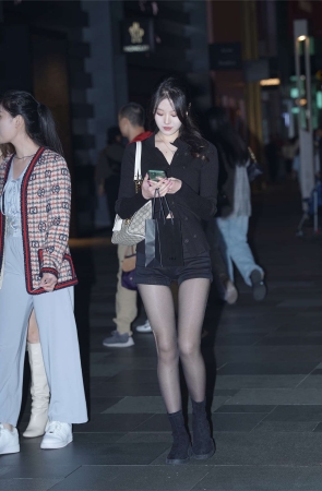 黑色热裤短靴黑丝