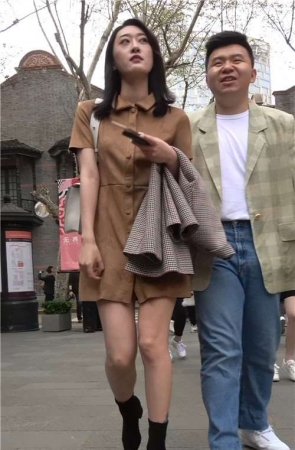 御姐范大长腿街拍美女