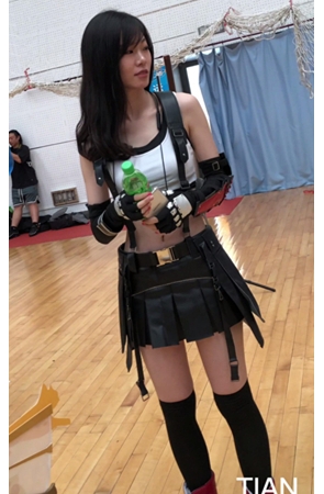 黑色皮裙美女