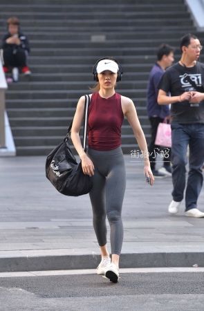 爱穿瑜伽裤的美女