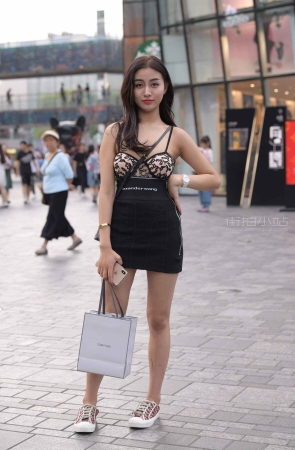 漂亮的时尚小姐姐