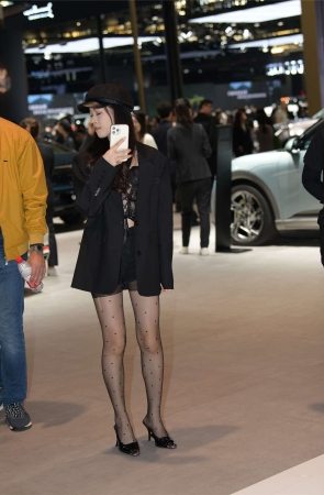 西装外套精致黑丝