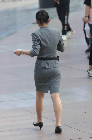 性感肉丝高跟街拍OL