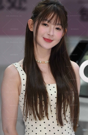 25611-6-59√牛奶这么白的她-不知其名网红 10P