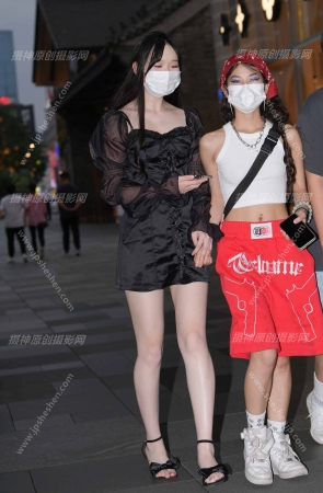 23712-21=102√粉嫩美腿女生【套图➕视频】 12P