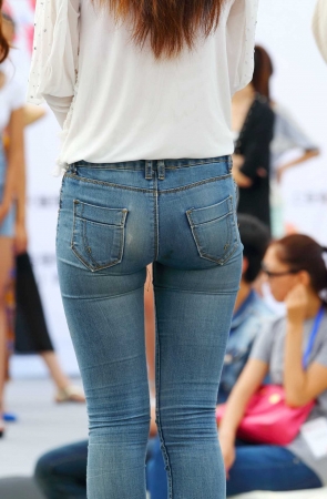 牛仔美臀