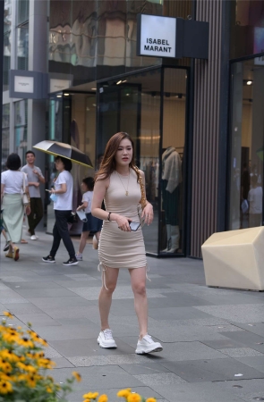 视觉冲击街拍作品 – 性感韵味的包臀裙少妇