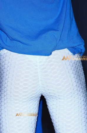 健身教练做运动