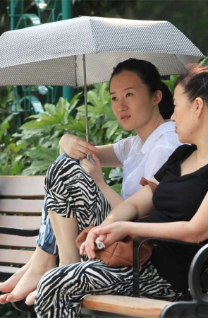 No139 和家人一起长椅休息的时候，当然可以无所顾忌