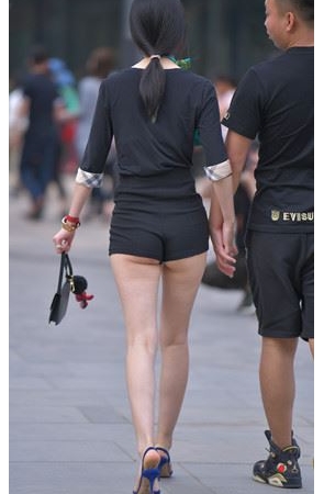 高腰热裤月牙小姐姐(37P)