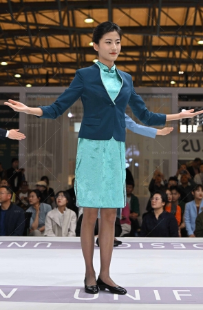 2641-10-109√旗袍风-酒店黑丝服务员 13P