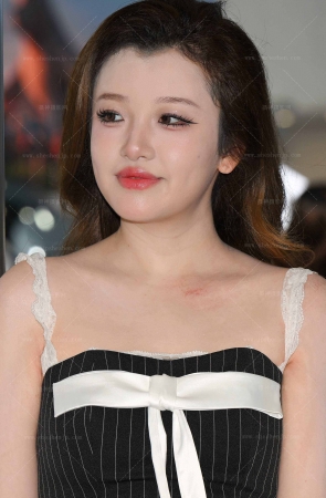 25611-17-95√白皙大长腿美足-网红 12P