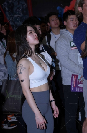 丰满的紧身瑜伽裤