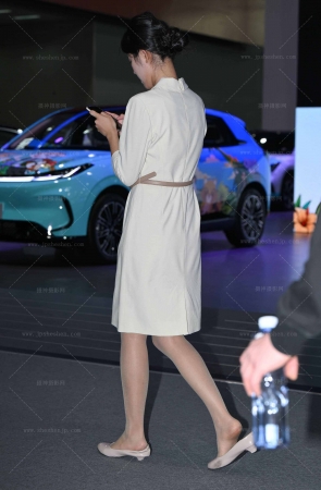 251125-54-65√肉丝美腿踩鞋跟上洗手间