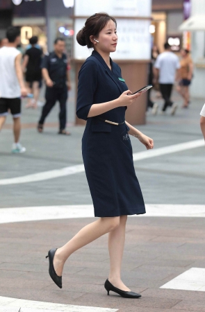 漂亮职业装街拍OL