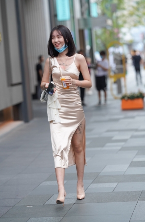 甜美身姿长裙美眉