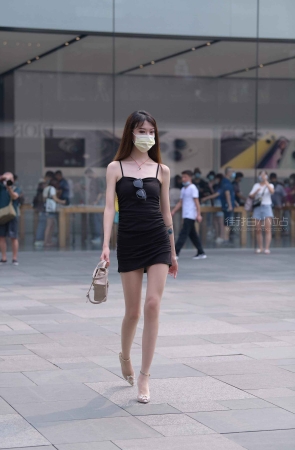 搭讪街拍短裙御姐