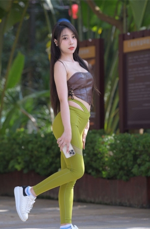 一始街拍作品 – 绿色瑜伽美女
