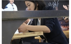 4k-餐厅吃饭的OL制服美足熟女姐姐