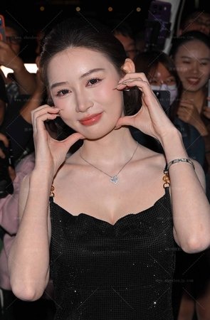 251125-9-117√大白腿美足敏敏-套图➕8k