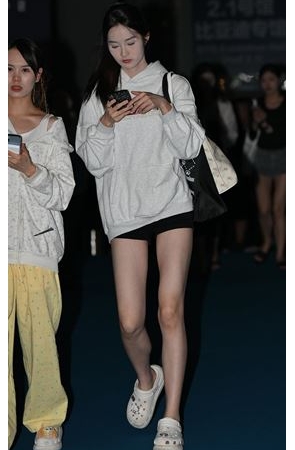 长腿白皙美女(42P)