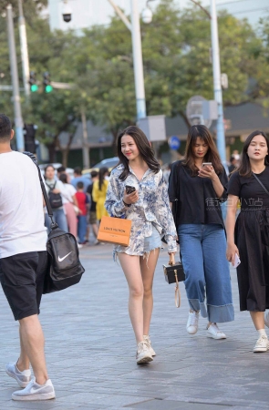 这位小姐姐的笑容真的好美