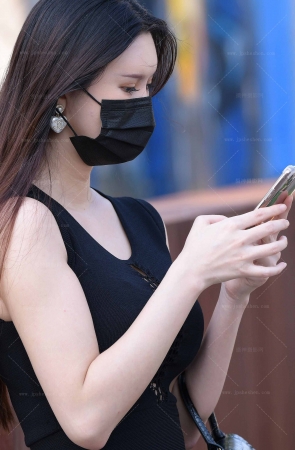 22426-1+120√爱穿黑丝的轻熟女～第一篇【套图➕视频】 18P