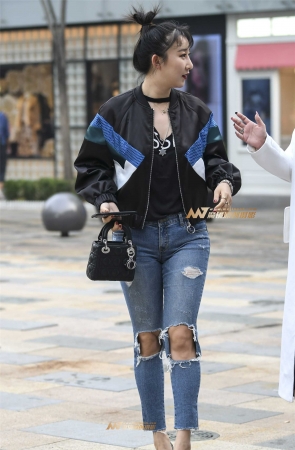 丰腴美女仔裤包臀