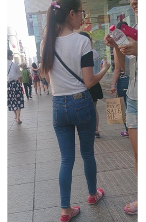 紧身牛仔妹子 [318M/MP4]