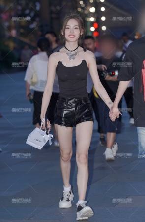 靓丽小姐姐