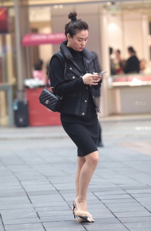 街拍高跟少妇