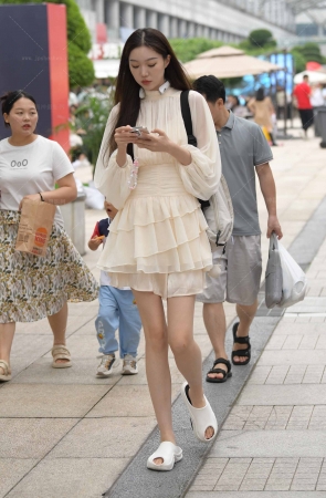 2468-74=48√连衣裙美腿拖鞋小姐姐 8P