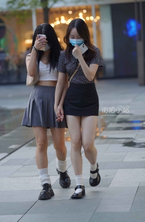小姐妹逛街
