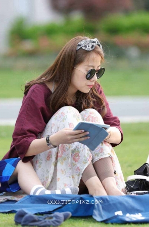 带上墨镜气质立马大变样的气质美妇