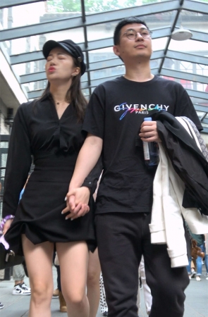 黑色系性感美腿黑帽子美女