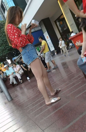 高腰牛仔热裤漂亮小姐姐