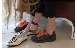 试鞋的黄头发妹子 [1.62 GB/MP4]