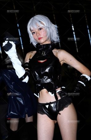 黑色紧身皮衣短裤 coser