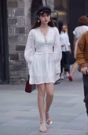 街拍白裙时尚高跟美女
