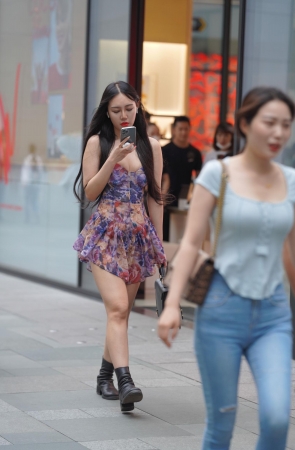 花裙辣妹