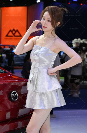 2569-20-54√粉嫩美腿美足车模 12P