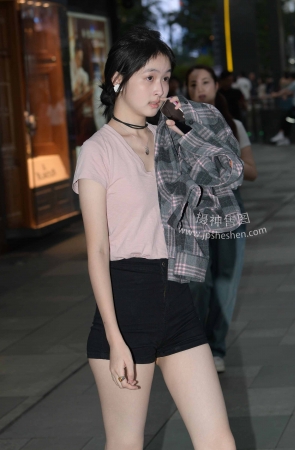 2366-1=149√清秀脱俗的大白腿女孩 16P